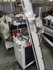 Machine de fraisage et de perçage à axe unique haute vitesse LXF-235x100 pour profilés PVC et aluminium, idéale pour la fabrication de fenêtres et de portes - Product Image 6