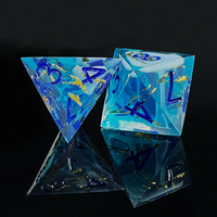 Dés en résine du MDN à tranchants pour donjons et dragons Ensemble de bleu de glace en couches fabriqué à la main pour adultes jeux de dés imprimés personnalisés