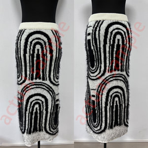 Jupe mi-longue en tricot texturé noir et blanc pour femme, style rétro abstrait géométrique, taille haute, effet duveteux, franges esthétiques - Product Image 5