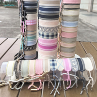 Bracelets tissés à breloque tissée avec broderie de ruban noué de couleur unie et argent avec extrémités en acier inoxydable