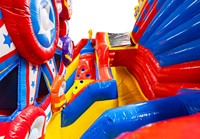 Château gonflable géant en PVC sur le thème des montagnes russes, pour enfants, idéal pour les fêtes en extérieur et la location.