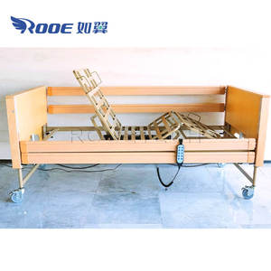 BAE509 سرير خشبي للعناية الكهربائية للمستشفيات والمنزل مع عمود رفع للمرضى - Product Image 1