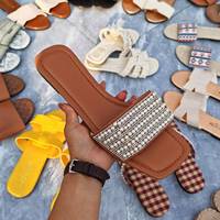 Vente en gros des dernières pantoufles d'été pour femmes, doublure en maille respirante, sandales bon marché pour les marchés africains