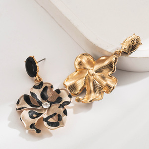 Pendientes con Colgante de Flores y Estampado de Leopardo, Estilo Exagerado y Único para Venta al por Mayor de Pendientes de Flores de Moda - Product Image 5