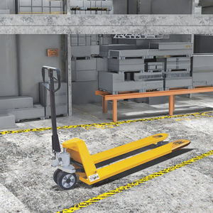 Nouveau transpalette hydraulique manuel <span class=keywords><strong>SYNGE</strong></span> 2000 kg, hauteur de levage 75 mm, roues en PU/Nylon, utilisation intérieure/extérieure, modèle de chariot élévateur Nn-pt01 - Product Image 2