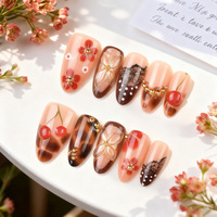 30 faux ongles de luxe en ABS à presser, forme amande moyenne, gris et or ivoire, motif roses, style élégant Old Money, pour application sur les doigts