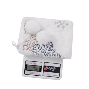 Calcetines Navideños de Lujo en Terciopelo con Puño de Piel Sintética, Árbol de Navidad y Copos de Nieve Bordados, Calcetín Navideño Personalizado - Product Image 6