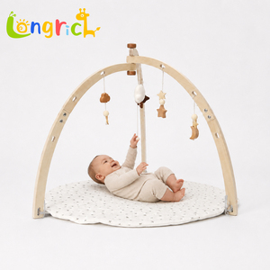Ginnastica in legno per neonati con tappetino gioco e giocattoli pendenti per 0-12 mesi, colore naturale, forme geometriche educative - Product Image 1