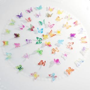 Venta al por Mayor de Adornos de Uñas 3D con Forma de Mariposa en Degradado de Color, Cabujones Planos de Resina para Decoración de Uñas DIY - Product Image 4