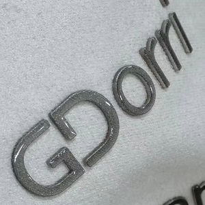 カスタムShinnyシリコーン3Dエンボスパッチステッカーロール形状3Dロゴ熱伝達Tシャツ服タグゴムPVCデザイン - Product Image 1