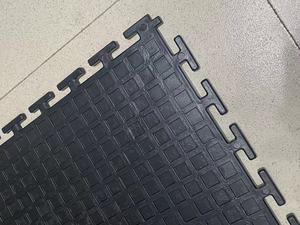 Revêtement de sol de garage en PVC 50*50*0.6cm, écologique, imperméable, antidérapant, design industriel, installation par clic, utilisation en atelier, intérieur - Product Image 3