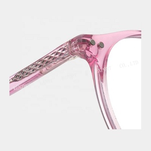 Occhiali Fotocromatici Ibridi con Montatura Trasparente Certificati CE Perfetti per Ragazze che Scattano <span class=keywords><strong>Foto</strong></span> Aggiungono un Tocco <span class=keywords><strong>di</strong></span> Stile - Product Image 3