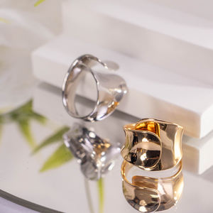 Minimalist 18k Gold Plated Twisted Heart <b>Ring</b> Unisex Trendy Smooth Surface Statement Fashion Jewelry Party Daily - Product Image 3