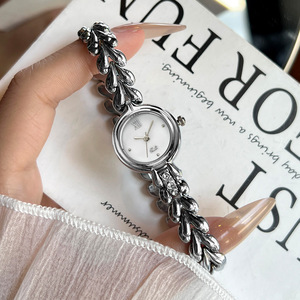 Montre à quartz pour femme Goldie, petit cadran, bracelet en alliage, verre minéral renforcé, cadran à aiguilles, étanche 30M, charme tendance, usage quotidien - Product Image 1