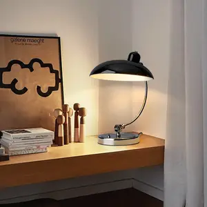 עיצוב נורדי פשוט למשרד או לעיצוב הבית שולחן כתיבה מתכוונן מתכת ליד המיטה מנורת שולחן קריאה לד