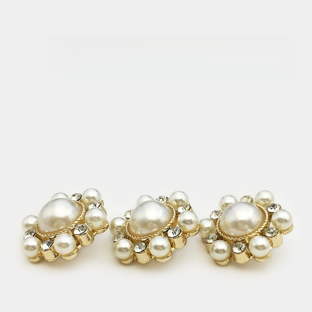 Metal Pearl Button Gold Flower Shaped Decorative Rhinestone