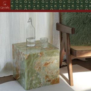 Mesa Auxiliar de Ónix Verde con Acabado Artesanal GOLDKING para una Zona de Estar Moderna y una Atmósfera Tranquila en el Hogar - Product Image 3