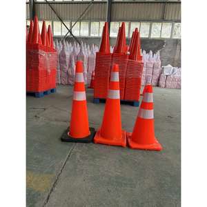 مخروط مرور عالي الجودة من <span class=keywords><strong>PVC</strong></span> من Yluan، ذو رؤية عالية مع طوق عاكس من الدرجة الهندسية، بارتفاع 90 سم للاستخدام في سلامة حركة المرور على الطرق. - Product Image 2