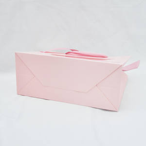 Bolsas de Regalo de Papel Rosa Personalizadas con Tres Tamaños Diferentes - Product Image 5