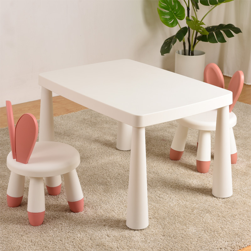โต๊ะสีขาว เก้าอี้กระต่ายสีแดง 2 ตัว และแผ่นกันลื่นฟรี