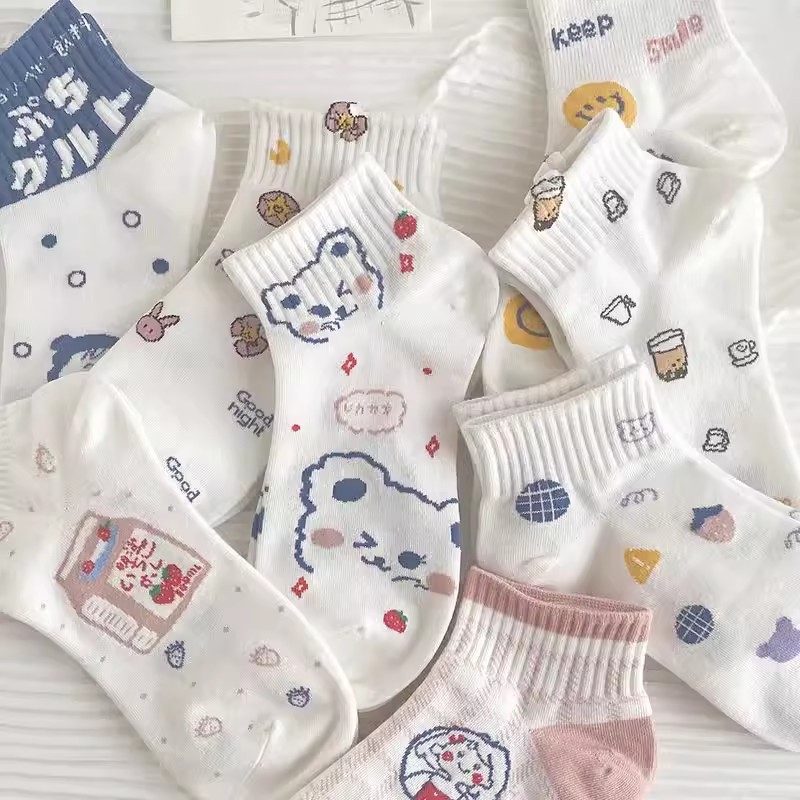 Women's ankle socks [White strawberry cow]