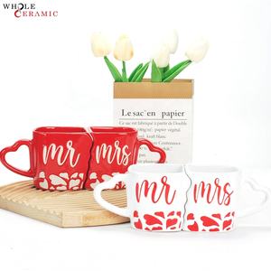 Tazas de Cerámica con Forma Única para Parejas, Regalos Personalizados al por Mayor para el Día de San Valentín, <span class=keywords><strong>Serie</strong></span> Roja y Blanca con Diseño de MR&MRS, Regalos de Boda - Product Image 1