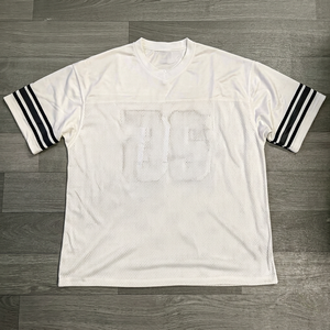 เสื้อฟุตบอลผู้ชาย FUBU สีขาว ผ้าตาข่าย หมายเลข 05 แขนสั้น คอวี ระบายอากาศ แห้งเร็ว 100% โพลีเอสเตอร์ ทรงสปอร์ต กระชับพอดีตัว - Product Image 1