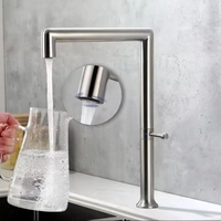 Robinet de cuisine monotrou en acier inoxydable 304 doré brossé avec mitigeur chaud-froid rotatif à 180 degrés et flexible