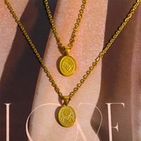 Collier avec pendentif rétro en forme de cercle de tarot en acier inoxydable plaqué or Collier avec pendentif unique soleil lune étoile pour filles