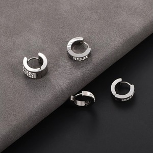 2 paires de boucles d'oreilles Huggies unisexes pour femmes et hommes, en acier inoxydable, cercle avec zircon cubique, bijoux d'oreille pour hommes et femmes - Product Image 3