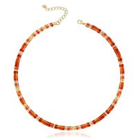 Collier artisanal géométrique arc-en-ciel, design original artistique, style minimaliste Instagram, élégant accessoire de trajet quotidien, collier de perles