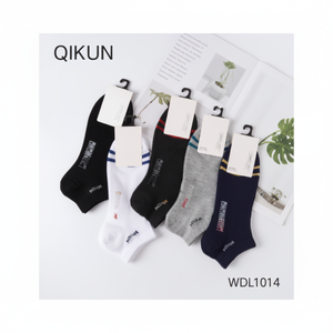 Calzini da barca bianchi ultrasottili da uomo a righe alte alla caviglia Design traspirante antiscivolo in bambù Spandex uno sport quotidiano - Product Image 1