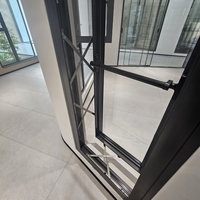 Ventanas exteriores modernas de aluminio con aislamiento térmico, correderas, negras, de piso a techo, con vidrio de una sola capa, de diseño personalizado y eficiencia energética.