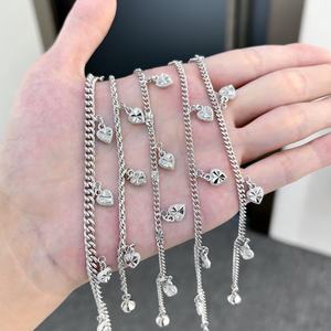 Bracelet à breloques tendance pour femme JXX avec pendentif cœur plaqué argent et chaîne de bijoux - Product Image 2