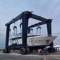 Grue mobile de levage de bateaux pour la réparation et l'entretien efficaces des navires, capacité de 10 à 100 tonnes