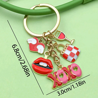 Porte-clés chic rouge à lèvres Kiss Charm pour femme, breloque de sac élégante et tendance avec lèvres en forme de cœur, anneau de sac à main