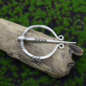 Collezione di spilla in stile vyking retrò con Fibula annodata - Product Image 4
