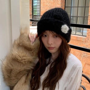 Gorro de punto de estilo coreano con flor de rosa, gorro beige a prueba de viento para mujer, otoño e invierno, cálido, a la moda, Color sólido, 56-58Cm - Product Image 3
