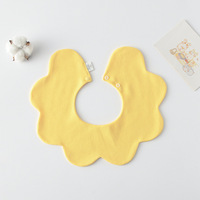 Bavoir pour bébé de style coréen en pur coton, couleur unie, réversible, anti-régurgitation, absorption d'eau, serviette épaissie, design pétale