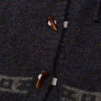Cardigan en tricot acrylique à motif de personnage avec capuche, collection Hiver 2026, nouveau pull unisexe décontracté et polyvalent