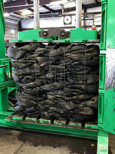 Presse à balles hydraulique verticale industrielle efficace pour pneus usagés avec moteur pour la compression de pneus à haute densité - Product Image 4