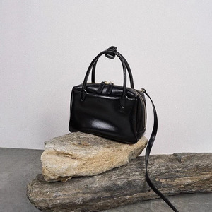 Sac à main vintage en daim, relaxant et très prisé, grande capacité, idéal pour les trajets quotidiens et un usage décontracté, sac à bandoulière. - Product Image 3