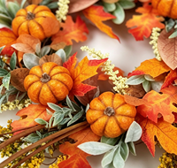Couronne d'automne en feuilles d'érable et citrouilles - Décoration de porte durable, faite à la main, moderne pour Thanksgiving et Noël