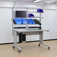 Banc de travail ESD DETALL pour laboratoire, conçu pour la production en salle blanche, avec étagères modulaires, tiroirs et options d'accessoires