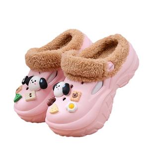 Pantoufles à talons épais pour femmes, couleur beige, avec doublure en polaire, antidérapantes, chaudes et confortables, chaussures à bout fermé, à enfiler, automne et hiver - Product Image 3