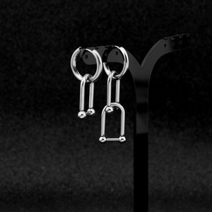 Meilleures ventes 2026 : Boucles d'oreilles pendantes en U au design simple et original, unisexe et tendance, en acier inoxydable, bijoux en gros - Product Image 3