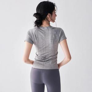 <span class=keywords><strong>เสื้อ</strong></span>ยืดกีฬาแขนสั้นเข้ารูปสำหรับผู้หญิง<span class=keywords><strong>เสื้อ</strong></span>โยคะไร้รอยต่อแห้งเร็วระบายอากาศได้ดี - Product Image 3