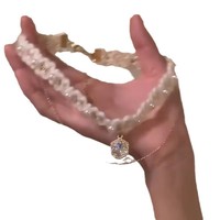 Nouvelle Collection Hiver : Collier Pendentif Flocon de Neige en Perles et Zircon avec Chaîne en Bambou – Design Sportif Luxe Doux, Ambiance Confortable