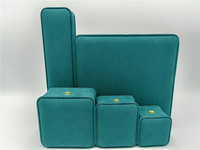 Boîte à bijoux en cuir PU vert de luxe avec estampage doré, logo personnalisé pour bijoux