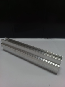 โปรไฟล์ประตูบานเลื่อนอลูมิเนียม 6063-T5 โครงและแผง  ผิวปัดเงา  ชุบอโนไดซ์ใส หรือเคลือบสีฝุ่น  โรงงานอินโดนีเซีย - Product Image 2